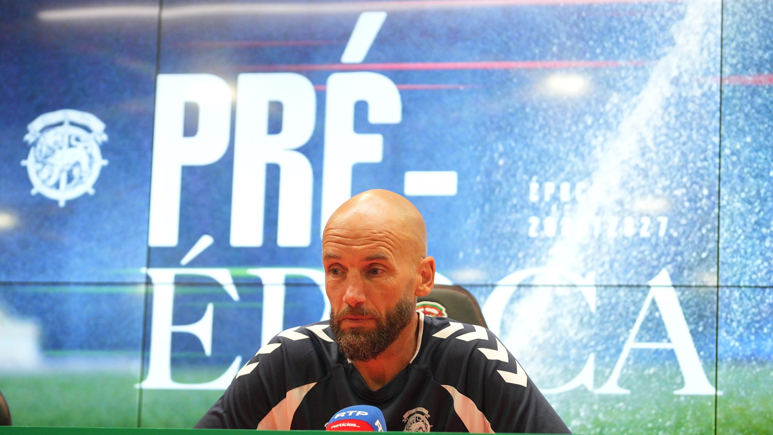 Mitchell van der Gaag: “A Primeira Liga exige mais. O importante é a atitude, a energia e o trabalho”
